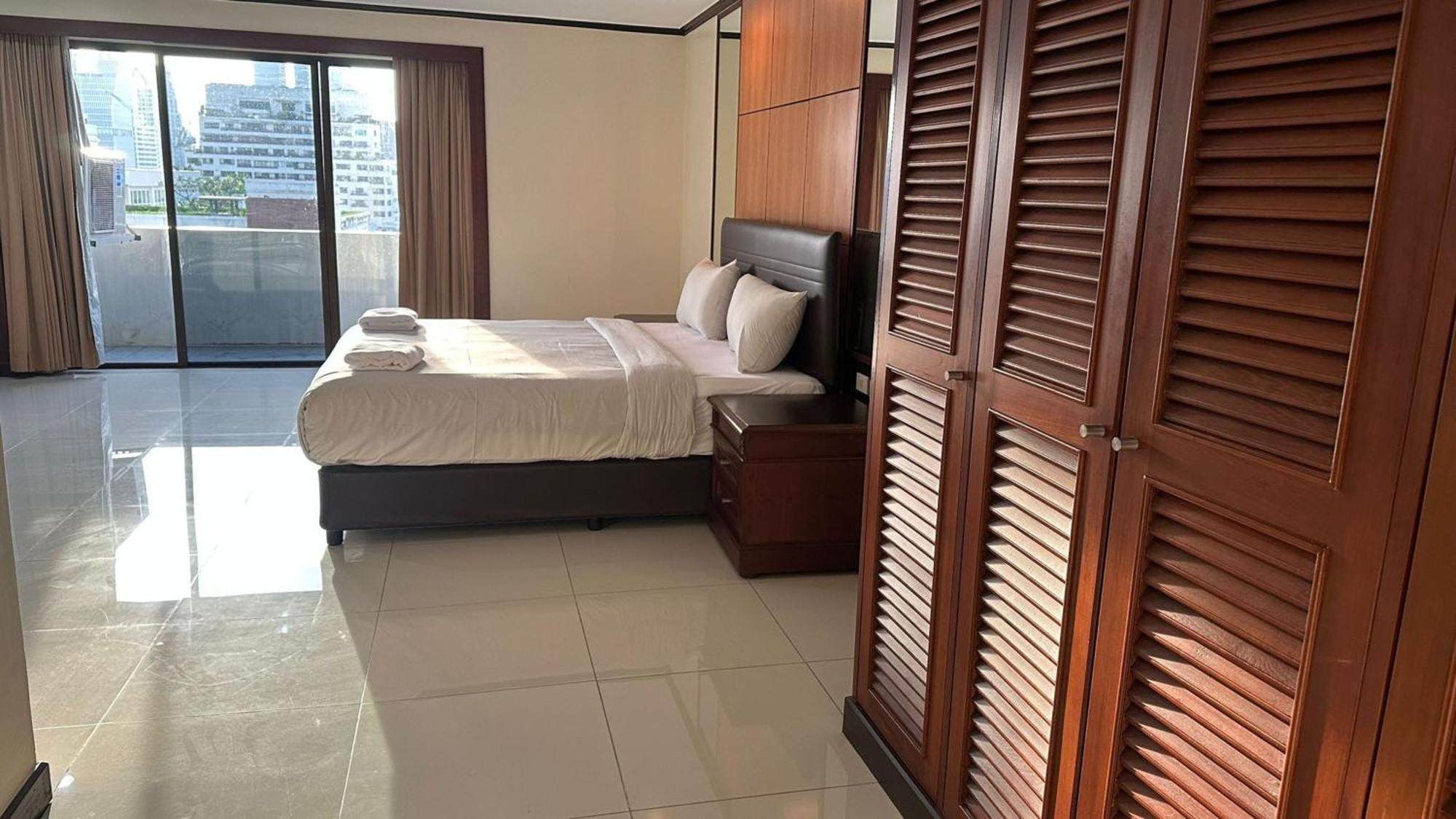 Affordable Serviced Apartments In Nana Omni Tower - Prime Sukhumvit Location Bangkok Ngoại thất bức ảnh