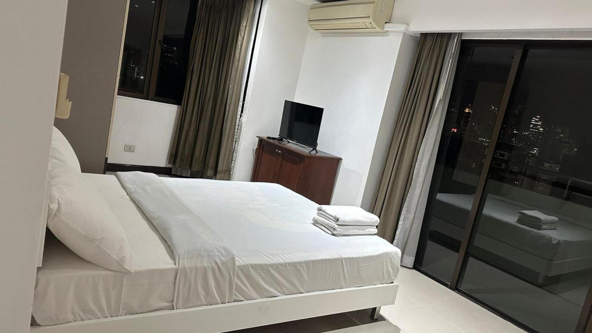 Affordable Serviced Apartments In Nana Omni Tower - Prime Sukhumvit Location Bangkok Ngoại thất bức ảnh