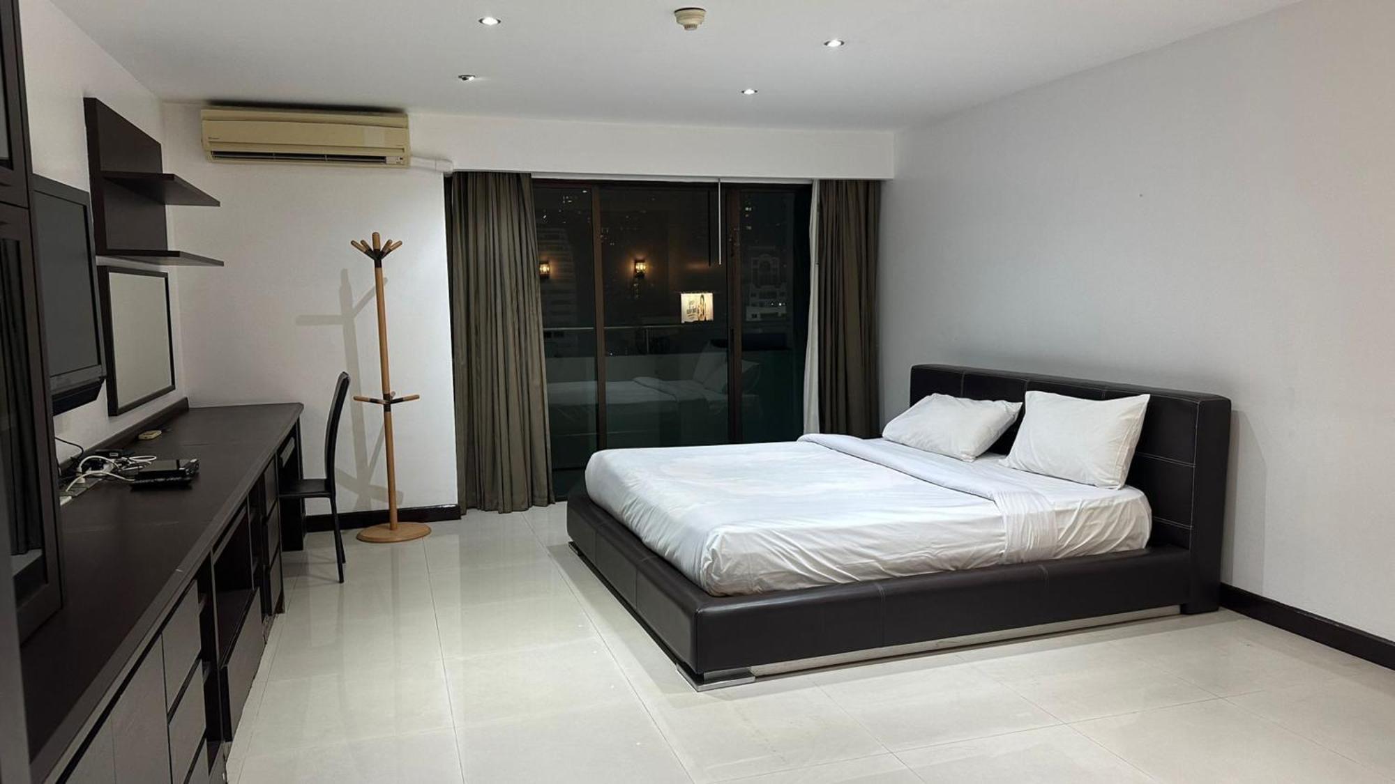 Affordable Serviced Apartments In Nana Omni Tower - Prime Sukhumvit Location Bangkok Ngoại thất bức ảnh