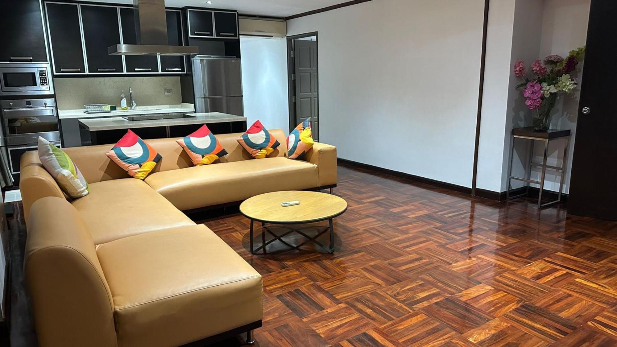 Affordable Serviced Apartments In Nana Omni Tower - Prime Sukhumvit Location Bangkok Ngoại thất bức ảnh