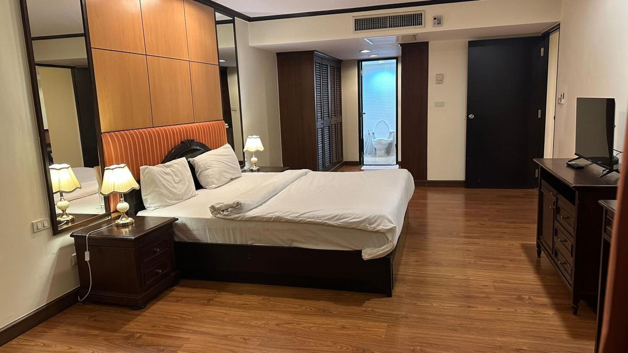 Affordable Serviced Apartments In Nana Omni Tower - Prime Sukhumvit Location Bangkok Ngoại thất bức ảnh