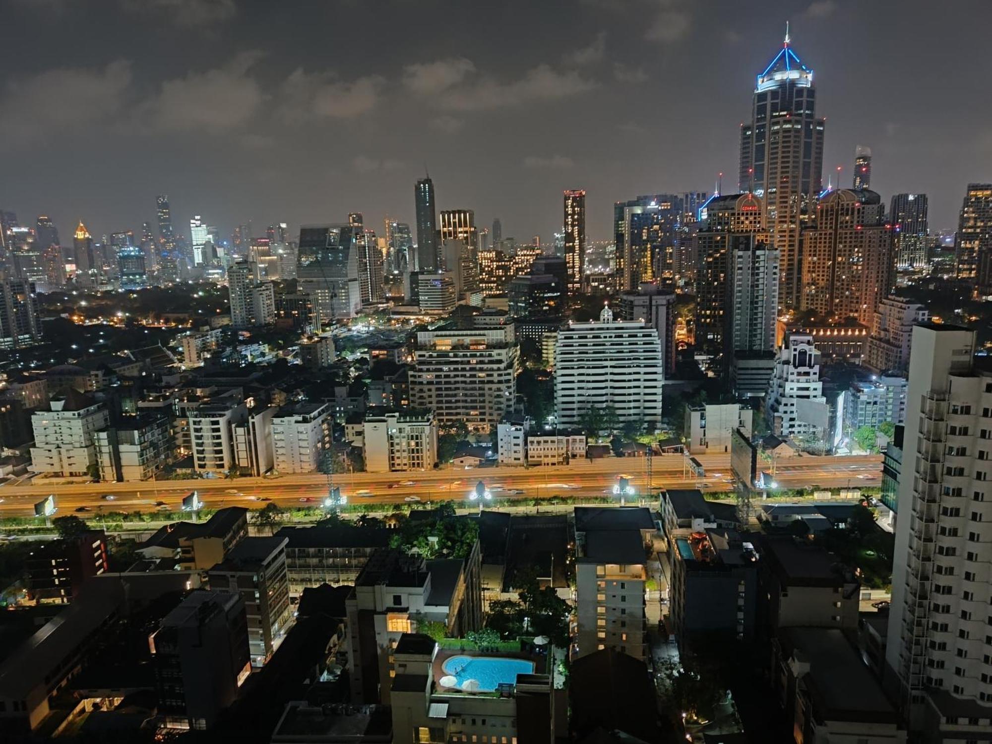 Affordable Serviced Apartments In Nana Omni Tower - Prime Sukhumvit Location Bangkok Ngoại thất bức ảnh