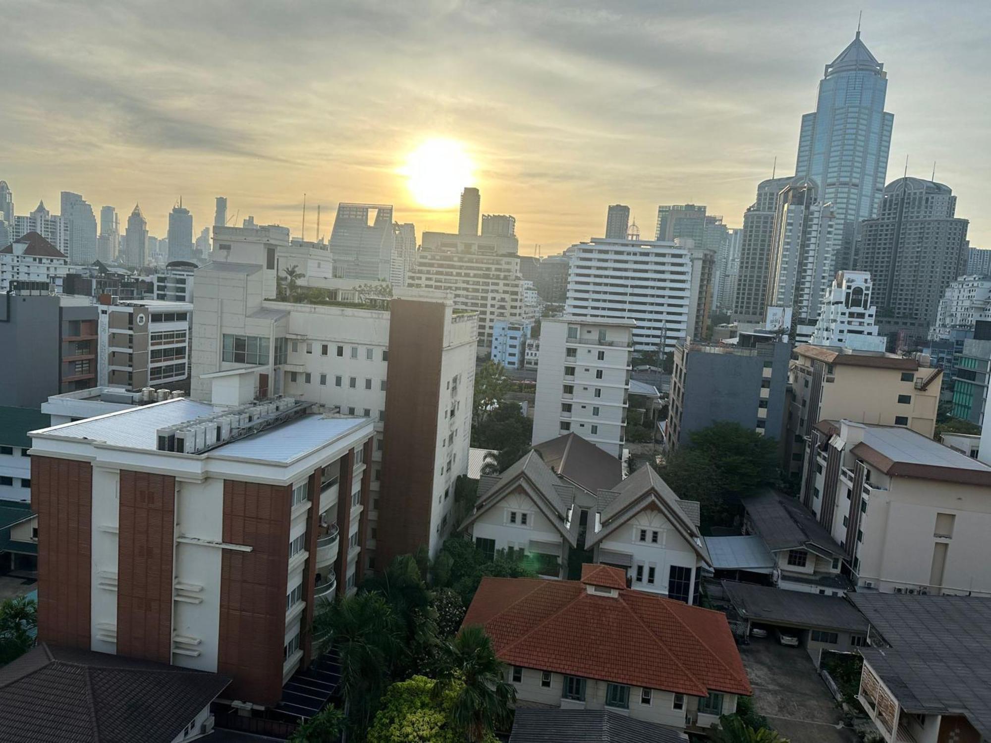 Affordable Serviced Apartments In Nana Omni Tower - Prime Sukhumvit Location Bangkok Ngoại thất bức ảnh
