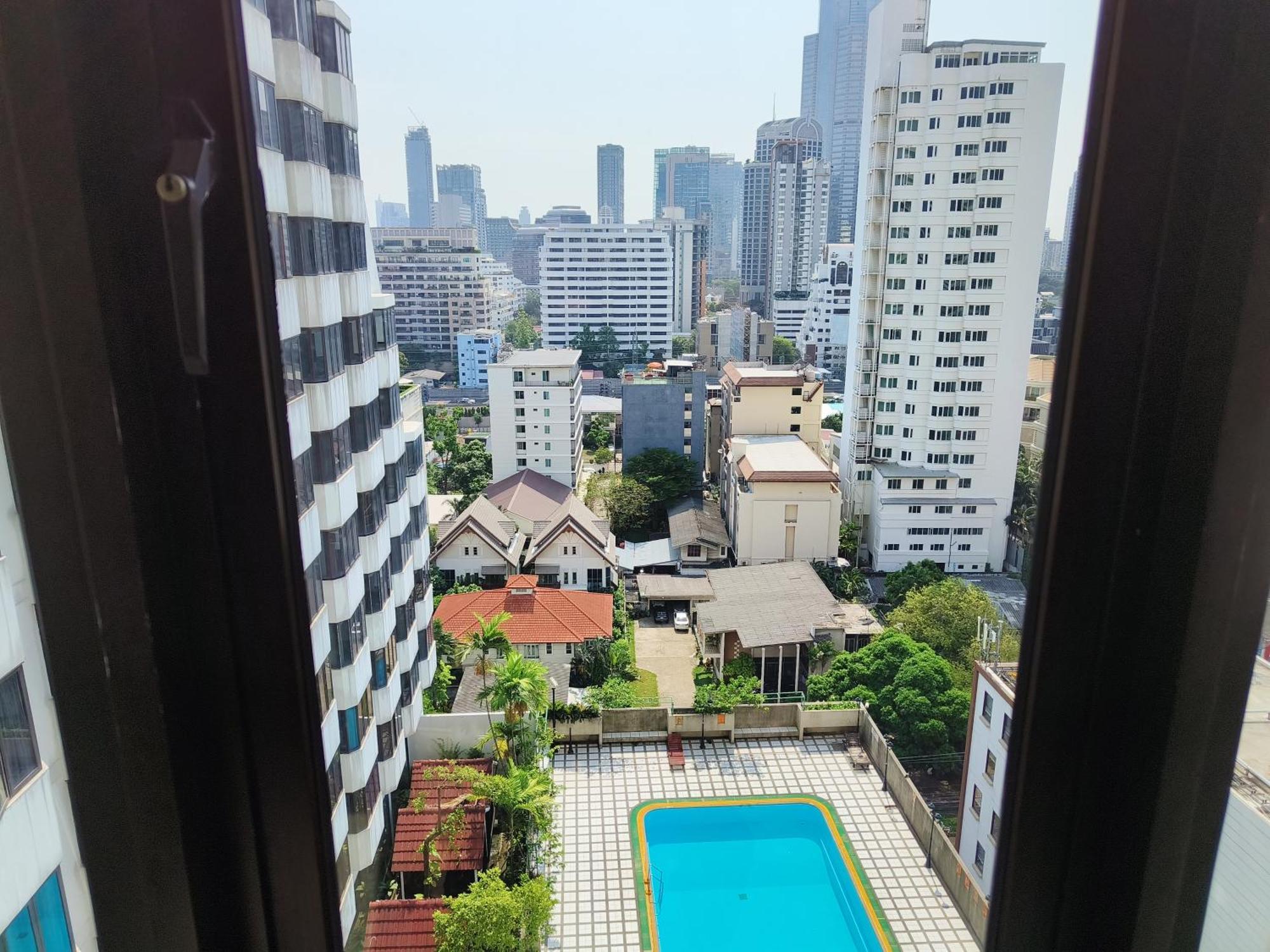 Affordable Serviced Apartments In Nana Omni Tower - Prime Sukhumvit Location Bangkok Ngoại thất bức ảnh