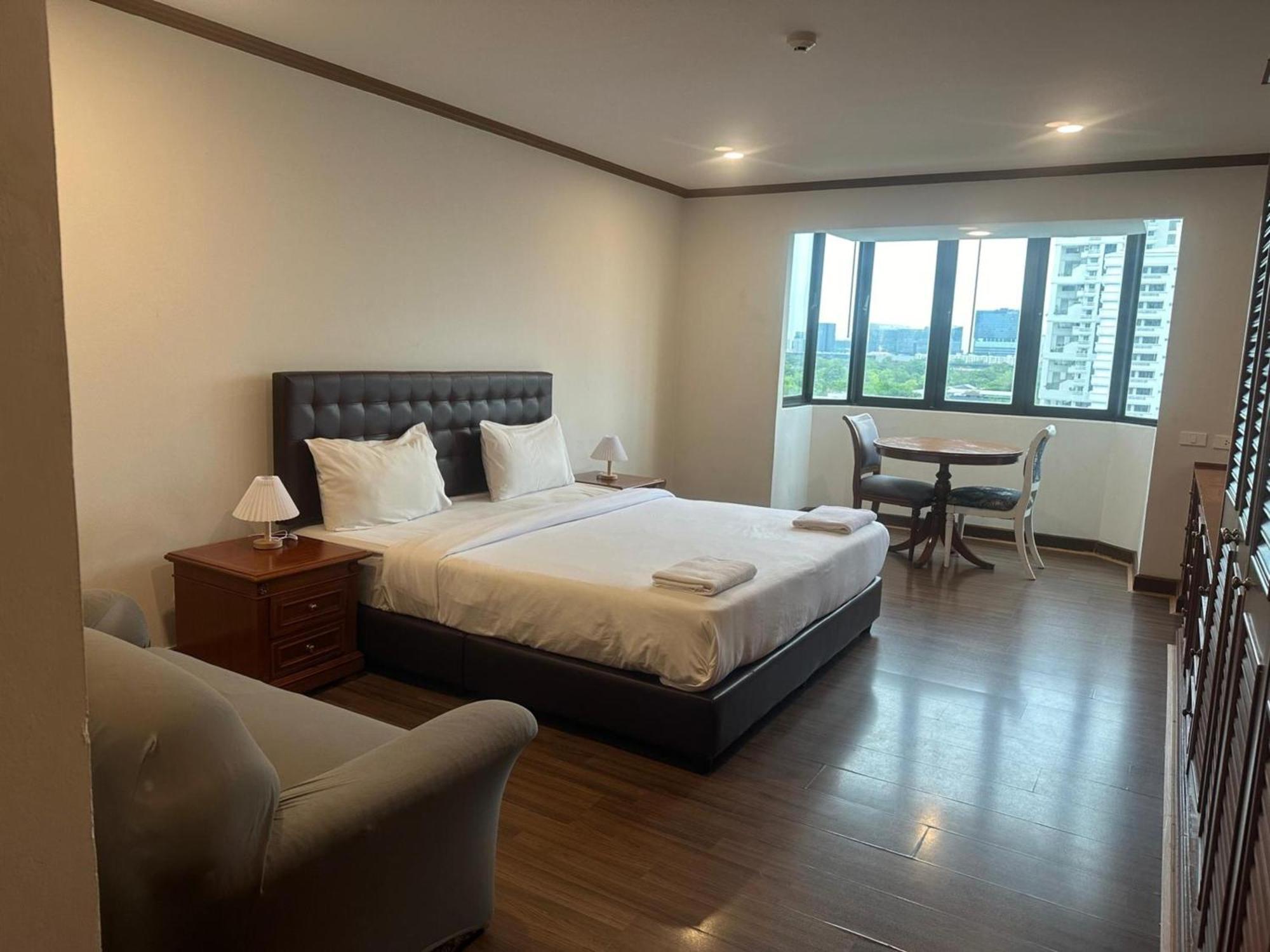 Affordable Serviced Apartments In Nana Omni Tower - Prime Sukhumvit Location Bangkok Ngoại thất bức ảnh