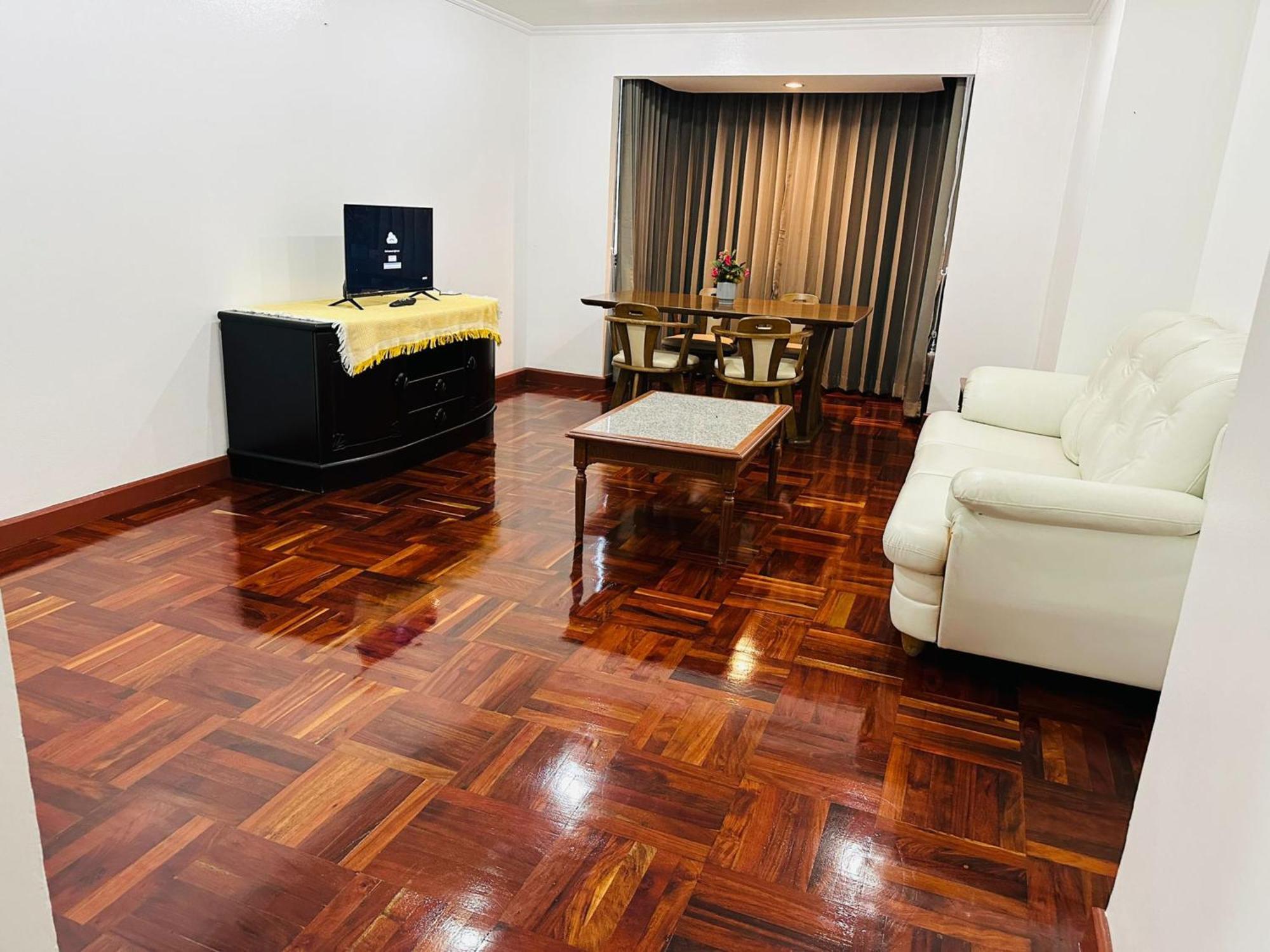 Affordable Serviced Apartments In Nana Omni Tower - Prime Sukhumvit Location Bangkok Ngoại thất bức ảnh