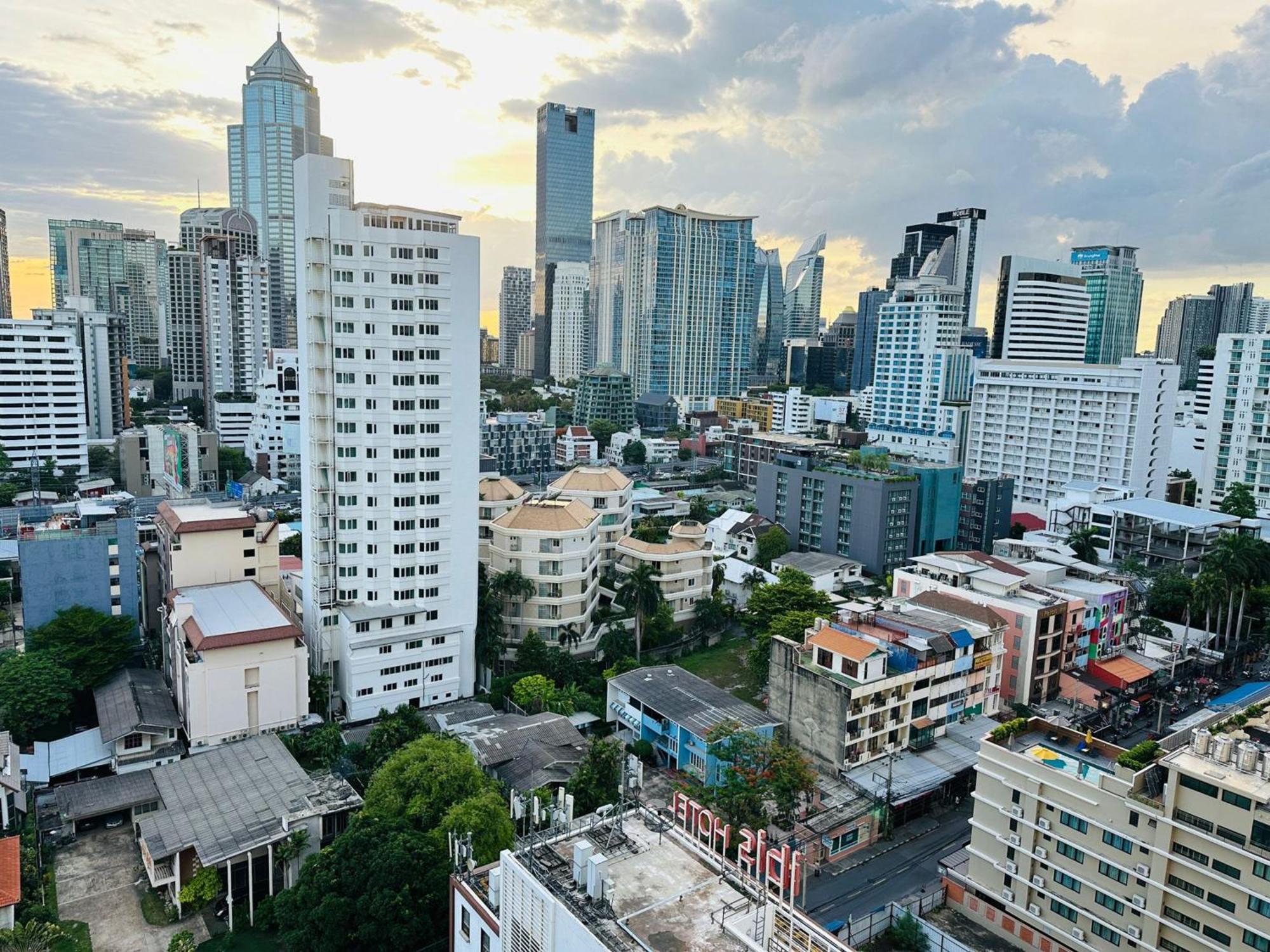 Affordable Serviced Apartments In Nana Omni Tower - Prime Sukhumvit Location Bangkok Ngoại thất bức ảnh