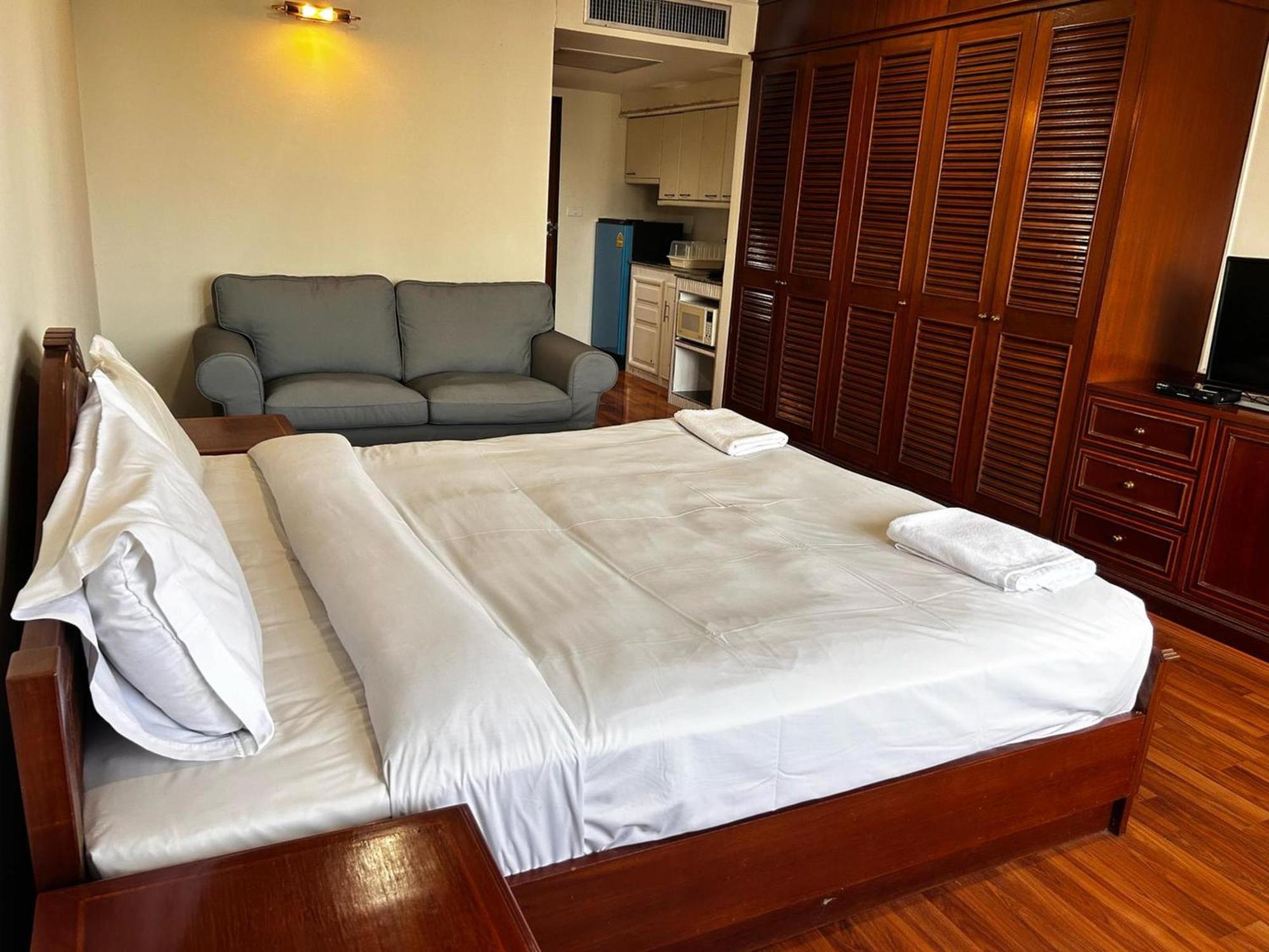 Affordable Serviced Apartments In Nana Omni Tower - Prime Sukhumvit Location Bangkok Ngoại thất bức ảnh